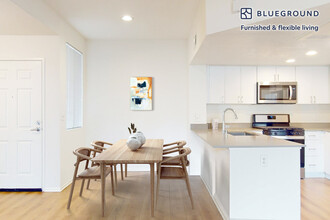 351 Hodencamp Rd in Thousand Oaks, CA - Building Photo - Building Photo