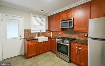 2429 S Garnet St in Philadelphia, PA - Building Photo - Building Photo