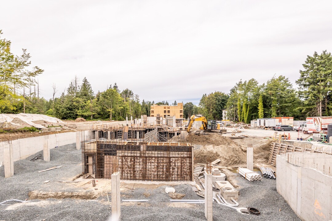 5937 144 St in Surrey, BC - Building Photo