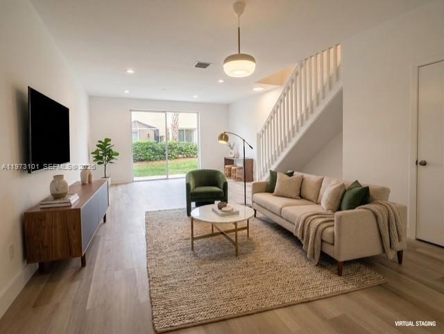 2179 Hacienda Ter in Weston, FL - Foto de edificio - Building Photo