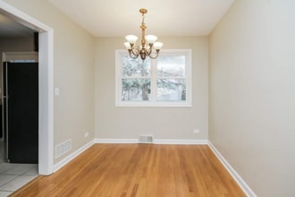 5240 Lee St in Skokie, IL - Building Photo - Building Photo