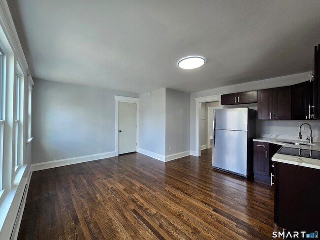 38 Beverly Ave in Waterbury, CT - Building Photo - Building Photo