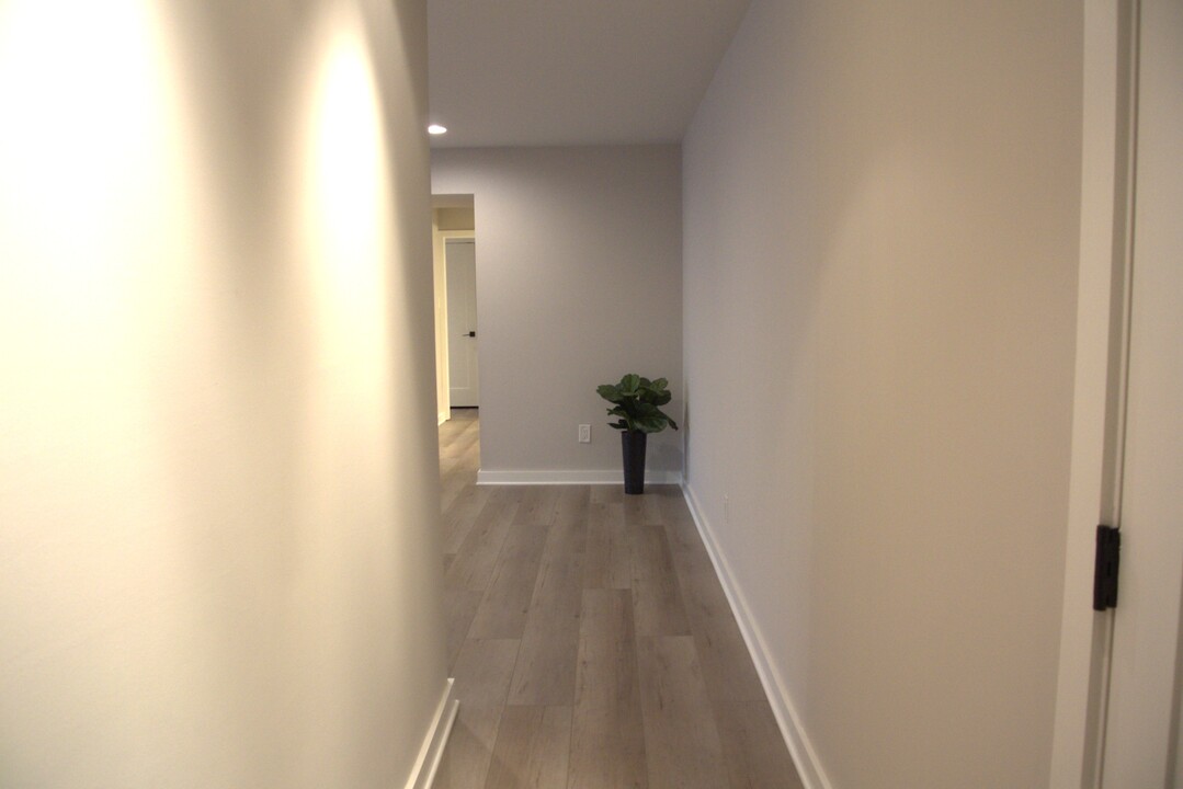 11315 Commonwealth Dr, Unit T-1 in Rockville, MD - Building Photo
