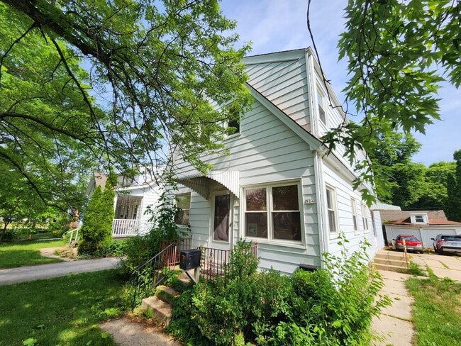 property at 912 W Glendale Ave