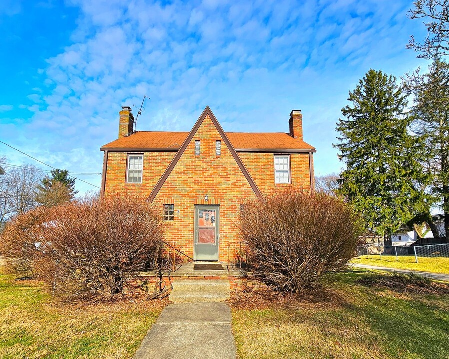 548 Arlington Ave in Mansfield, OH - Building Photo