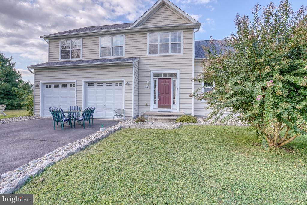 106 Ponds Edge Ct in Felton, DE - Building Photo