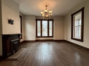 2555 Holmes St in Kansas City, MO - Building Photo - Building Photo