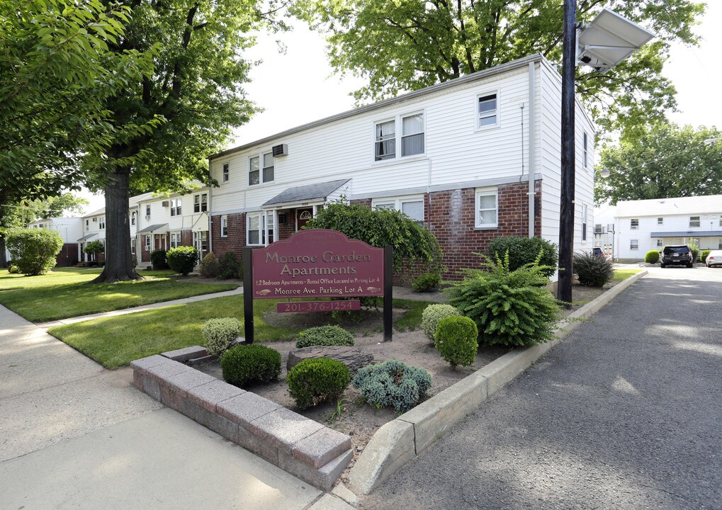 Monroe Garden Apartments in Elizabeth, NJ - Building Photo