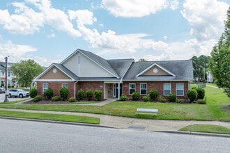 Oak Run at Carolina Commons in Fayetteville, NC - Building Photo - Building Photo