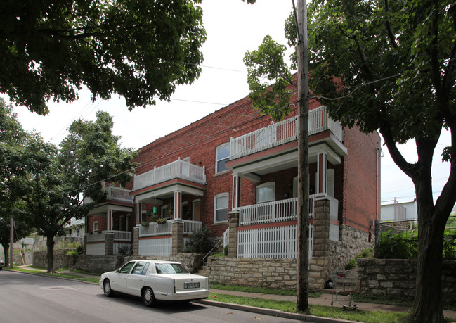 412 Montgall Ave in Kansas City, MO - Foto de edificio - Building Photo