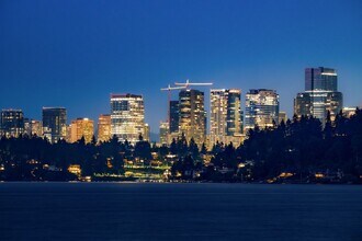 7226 N Mercer Way in Mercer Island, WA - Building Photo - Building Photo