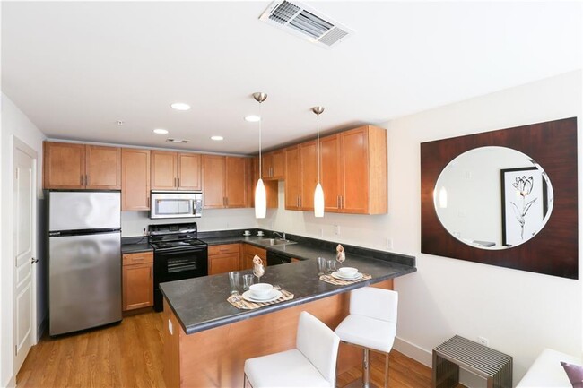 property at 711 W 32nd St