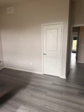 528 Refugio St in San Antonio, TX - Building Photo - Building Photo