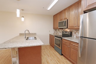 Pleasantview Place in Pittsburgh, PA - Building Photo - Interior Photo