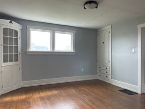 1024 Pearl St in Grinnell, IA - Building Photo - Building Photo