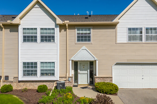 Brookfield Terrace in Brookfield, WI - Foto de edificio - Building Photo