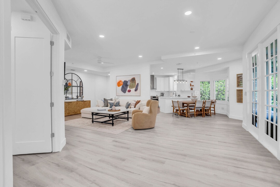 161 Colonade Cir in Naples, FL - Building Photo