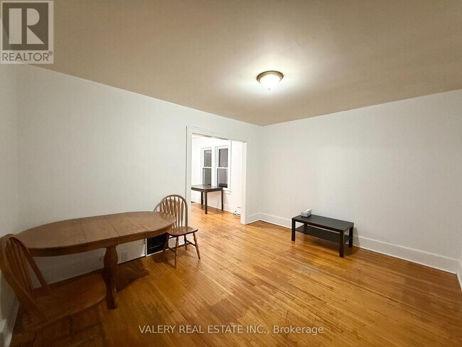 1093 Howard Ave in Windsor, ON - Building Photo - Building Photo