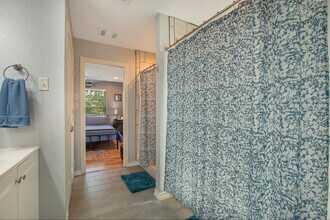 958 E Allen Ave in Fort Worth, TX - Foto de edificio - Building Photo