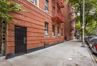 141 W 16th St in New York, NY - Building Photo - Building Photo