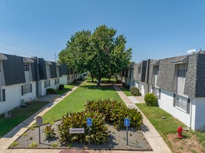 Bison Ridge Apartments in Lawton, OK - Building Photo - Building Photo