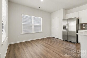 1715 Troon Dr in Salisbury, NC - Foto de edificio - Building Photo