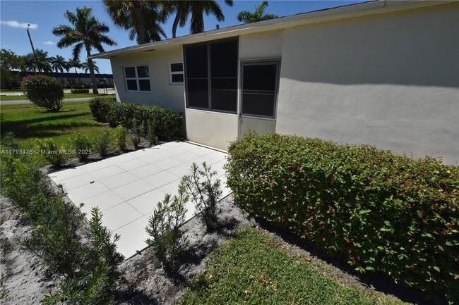 2515 Emory Dr W in West Palm Beach, FL - Building Photo - Building Photo