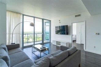 601 NE 36th St, Unit # 1002 in Miami, FL - Foto de edificio - Building Photo