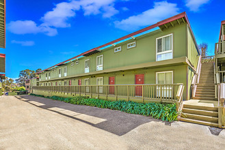 Pacific Pines in Monterey, CA - Foto de edificio - Building Photo