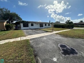 1060 SW 5th Terrace in Deerfield Beach, FL - Building Photo - Building Photo