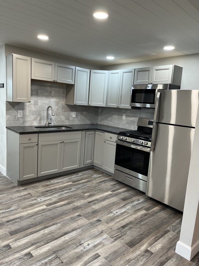 20 Saint Charles St, Unit 1B in Johnson City, NY - Building Photo - Building Photo