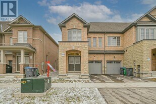 92 Adventura Rd in Brampton, ON - Building Photo