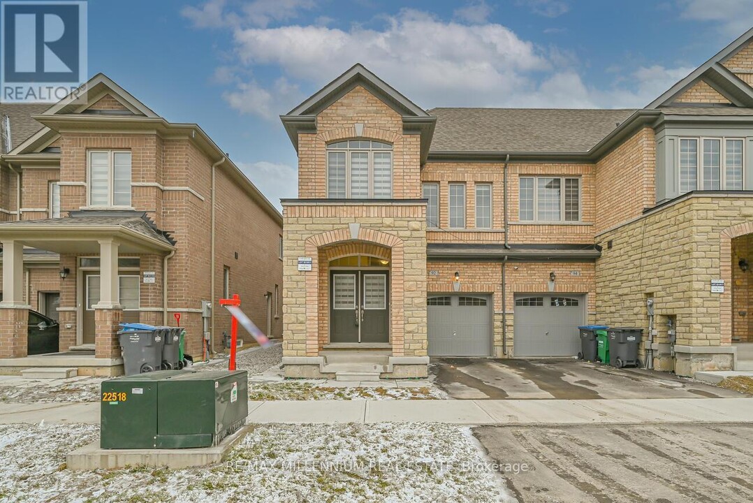 92 ADVENTURE Rd in Brampton, ON - Building Photo