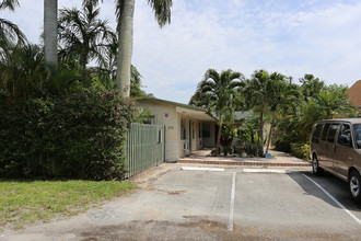 735 NE 15th St in Fort Lauderdale, FL - Foto de edificio - Building Photo