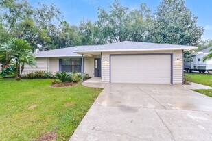 336 Shorewood Dr in Tavares, FL - Building Photo