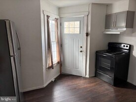 112 W Main St in Millville, NJ - Building Photo