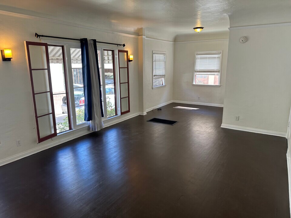 1861 Kelton Ave, Unit 4 in Los Angeles, CA - Building Photo