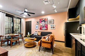 611 Commerce St in New Orleans, LA - Building Photo - Building Photo