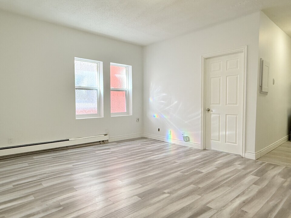 581 Pierre Ave in Windsor, ON - Building Photo
