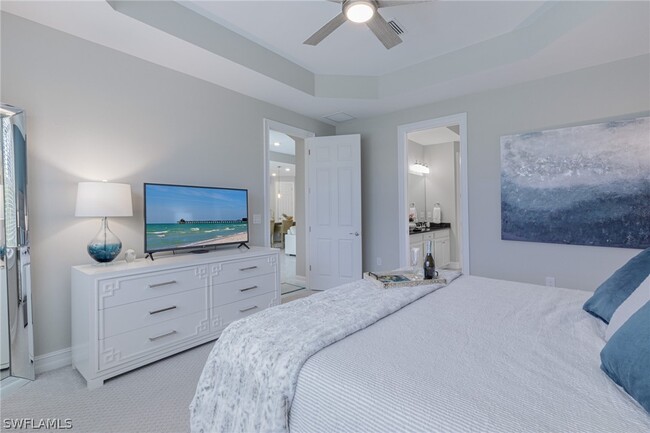 14614 Stillwater Way in Naples, FL - Foto de edificio - Building Photo