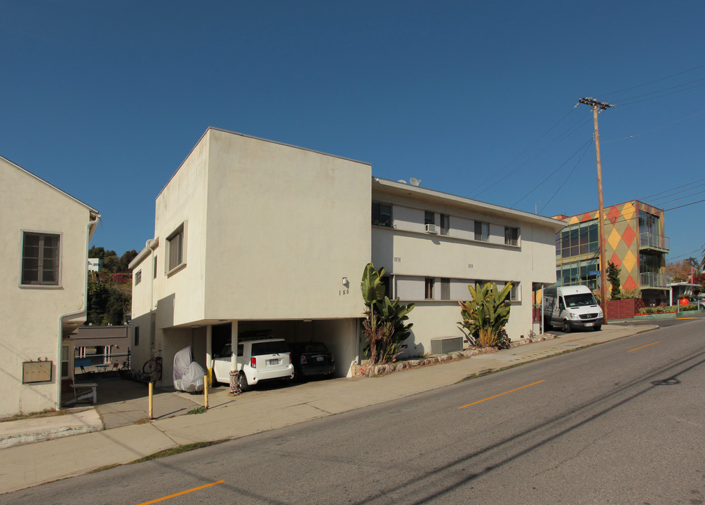 155 Entrada Dr in Santa Monica, CA - Foto de edificio