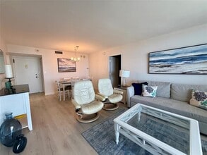 101 Briny Ave in Pompano Beach, FL - Building Photo - Building Photo