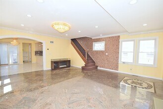 18 Brokaw Ave in Floral Park, NY - Building Photo - Building Photo