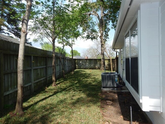 435 Paradise Ln in Montgomery, TX - Building Photo - Building Photo