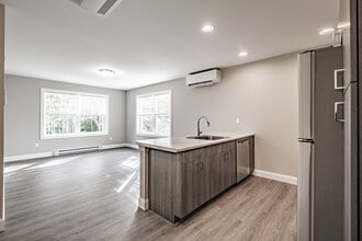 8 Friendly Way in Bridgton, ME - Building Photo - Building Photo