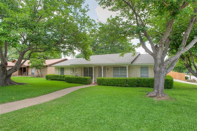 1029 Edgewood Trail in Benbrook, TX - Building Photo - Building Photo
