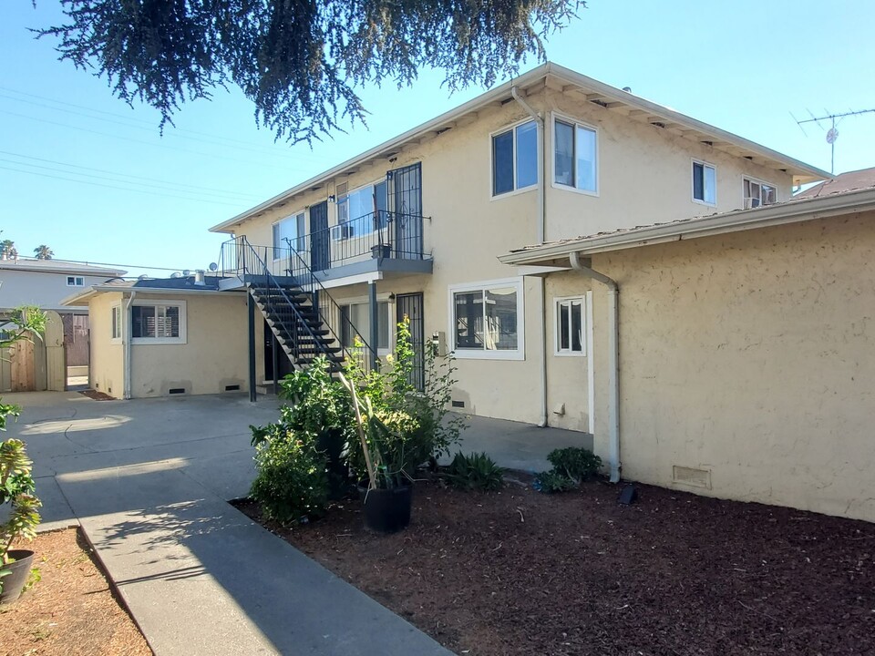 3220 Williamsburg Dr in San Jose, CA - Building Photo