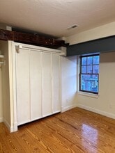 300 Main St in Southbridge, MA - Foto de edificio - Building Photo