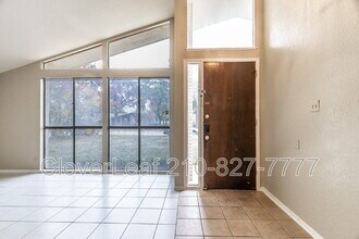 317 Gaiety Ln in Kirby, TX - Building Photo - Building Photo