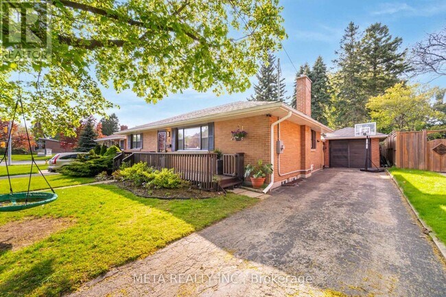 4 Greenview St in Guelph, ON - Building Photo - Building Photo